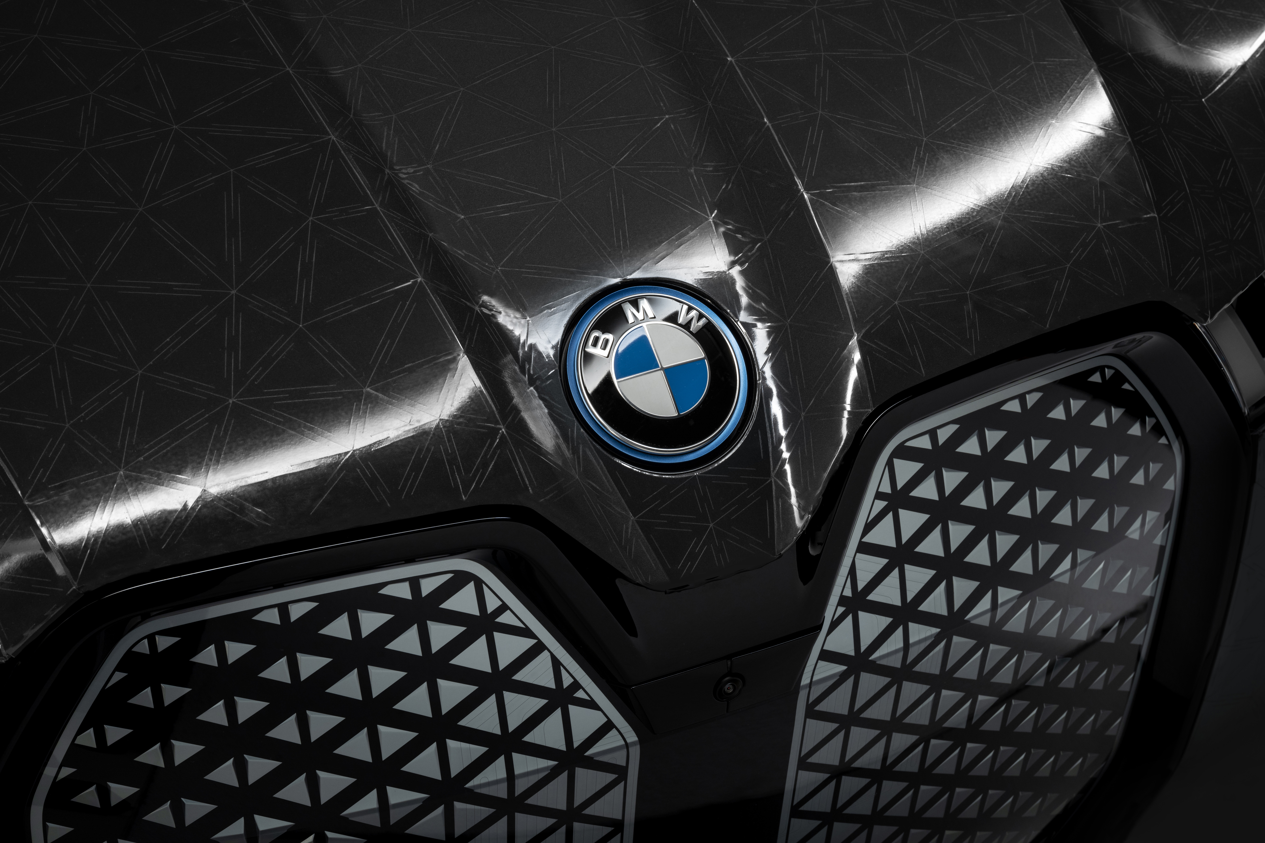 BMW iX Flow_4.jpg
